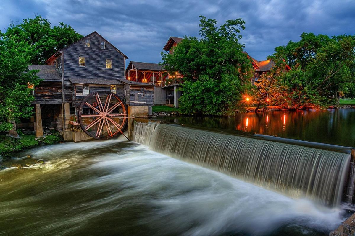 Smoky Bear Lodge With Guest House, Hot Tub, 1089 Free Tickets Each Paid Day, Dollywood And More Сивиървил Екстериор снимка