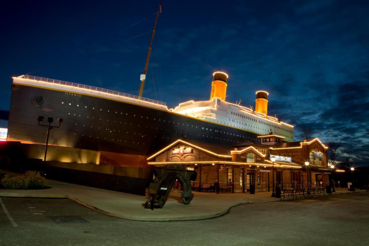 Smoky Bear Lodge With Guest House, Hot Tub, 1089 Free Tickets Each Paid Day, Dollywood And More Сивиървил Екстериор снимка