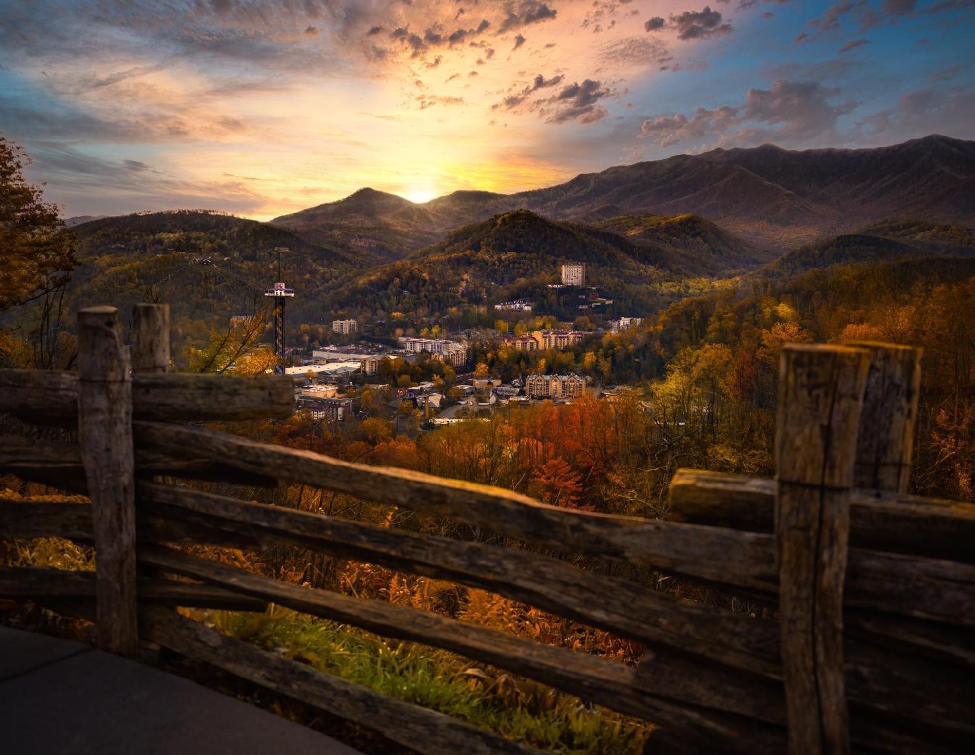 Smoky Bear Lodge With Guest House, Hot Tub, 1089 Free Tickets Each Paid Day, Dollywood And More Сивиървил Екстериор снимка