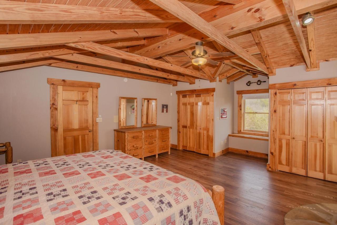 Smoky Bear Lodge With Guest House, Hot Tub, 1089 Free Tickets Each Paid Day, Dollywood And More Сивиървил Екстериор снимка