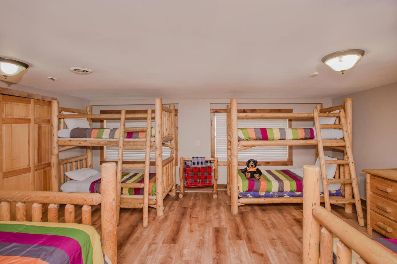 Smoky Bear Lodge With Guest House, Hot Tub, 1089 Free Tickets Each Paid Day, Dollywood And More Сивиървил Екстериор снимка