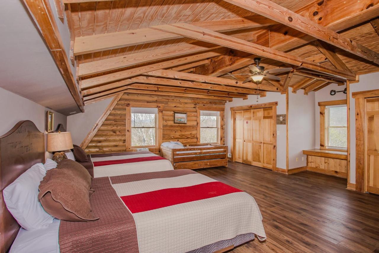 Smoky Bear Lodge With Guest House, Hot Tub, 1089 Free Tickets Each Paid Day, Dollywood And More Сивиървил Екстериор снимка
