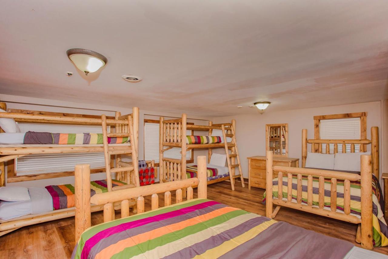 Smoky Bear Lodge With Guest House, Hot Tub, 1089 Free Tickets Each Paid Day, Dollywood And More Сивиървил Екстериор снимка