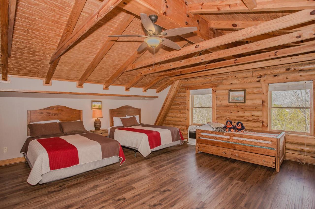 Smoky Bear Lodge With Guest House, Hot Tub, 1089 Free Tickets Each Paid Day, Dollywood And More Сивиървил Екстериор снимка